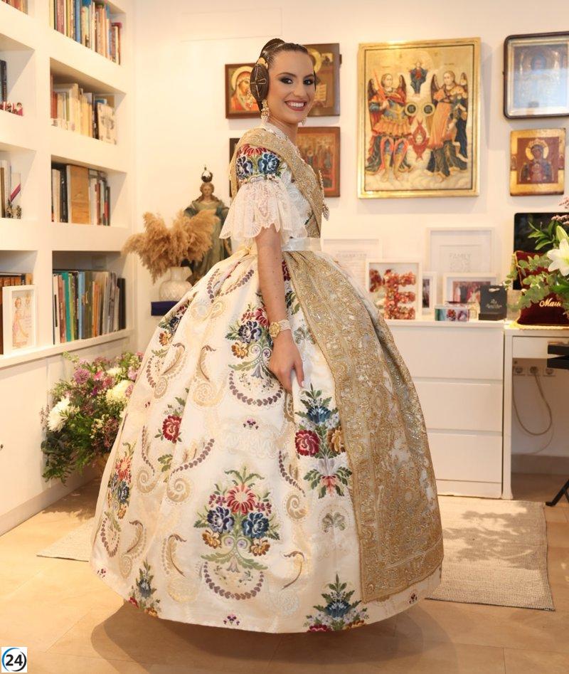 La sofisticada elección del blanco madreperla como color del espolín de la fallera mayor de València 2024, un tono atemporal y sumamente elegante.