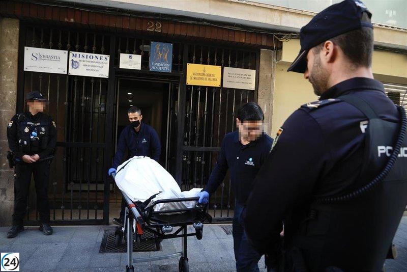 El Arzobispado advirtió a canónigo fallecido sobre visitas cuestionables, tras quejas vecinales.