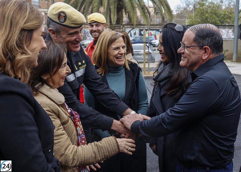 Robles elogia labor de bomberos y UME en Campanar: 