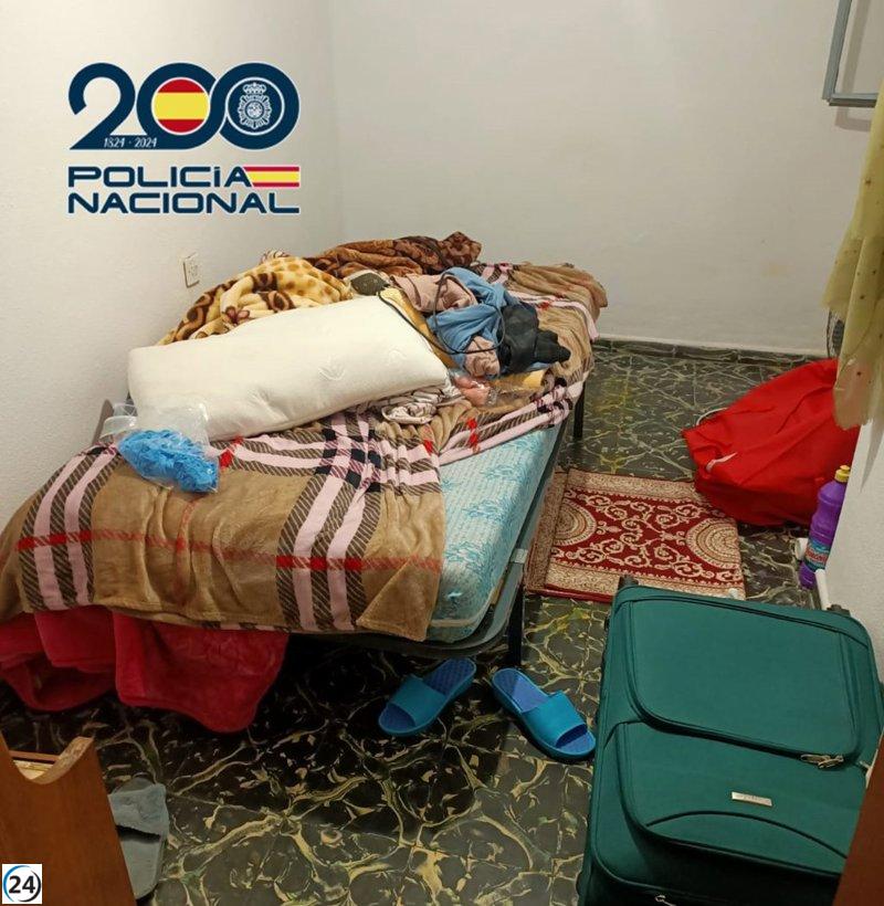 Dos hombres arrestados por supuesta explotación y agresión sexual a una mujer en una frutería.