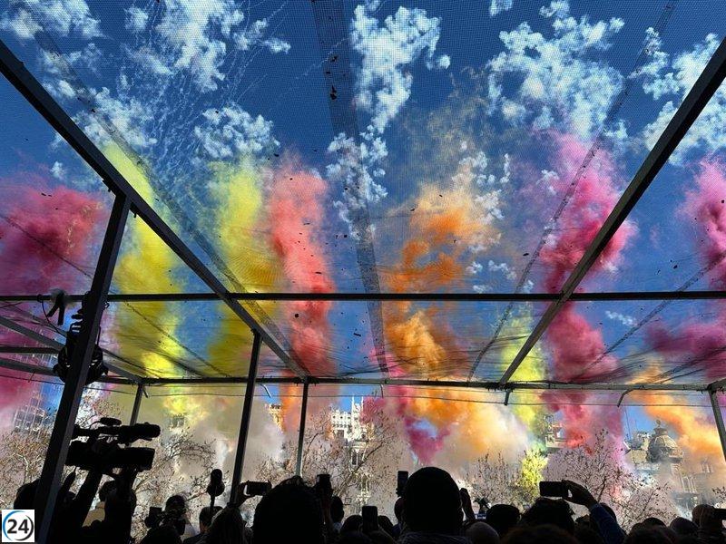 Pirotecnia Crespo sorprende con una impresionante mascletà de gran colorido y efectos especiales.
