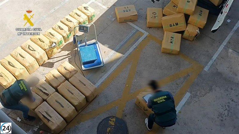 La Guardia Civil desmantela red de tráfico de drogas en la Vall d'Uixó confiscando 1.800 kilos de hachís ocultos en inmuebles