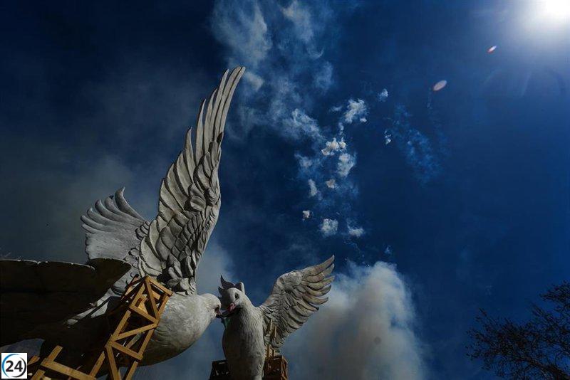 Aitana sorprende con una mascletà explosiva para el deleite de los valencianos.