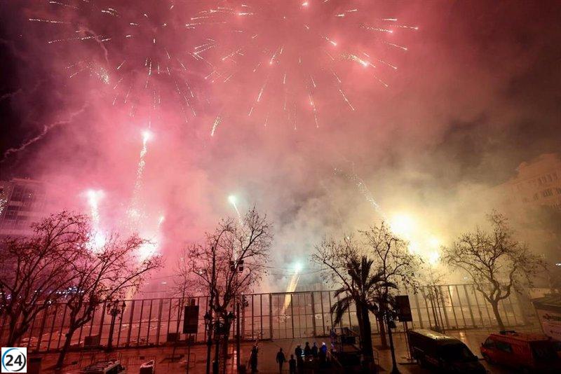 Cruz Roja asiste a 48 individuos durante festival fallero en València.