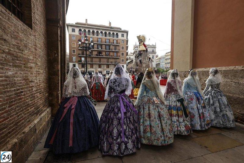 La oposición cuestiona la gestión caótica en la Ofrenda por retrasos de tres horas