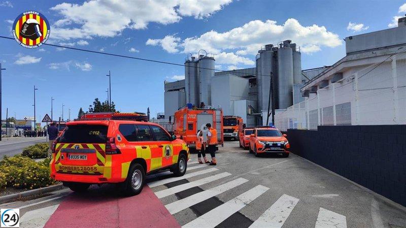 Controlado incendio en planta de Vicky Foods, 13 personas atendidas por humo.