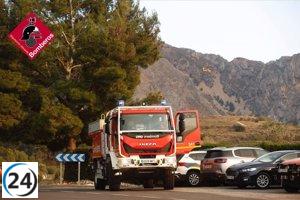 Bomberos combaten incendio en Tàrbena para prevenir nuevos focos durante el día