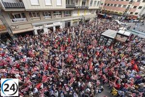 Partidarios del PSOE respaldan a Sánchez en concentración en València: 