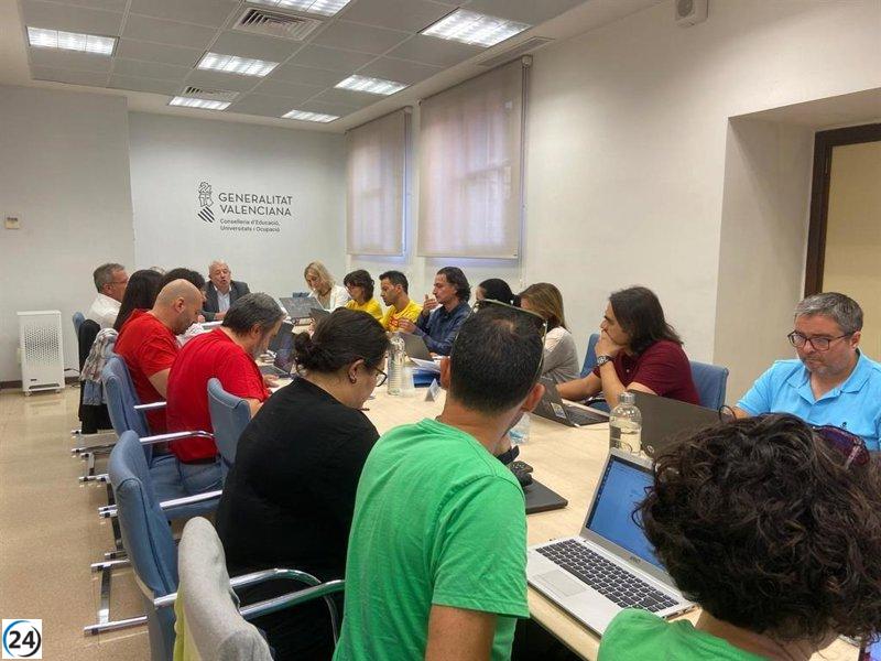 Educación propone aumento de 1.000 docentes y mejoras para sindicatos