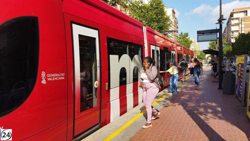 Conductor resulta herido tras ser atropellado por tranvía en Moncada al ignorar barrera de seguridad