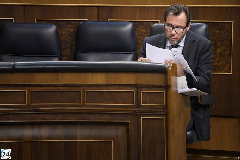 PPCV y Vox exigen la renuncia de Puente por falta de control en incidentes del AVE.