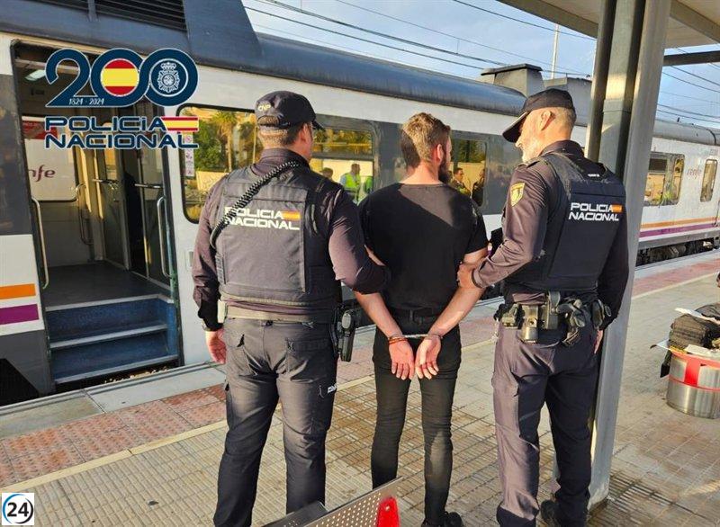 Joven arrestado por llevar chaleco militar falso en tren de cercanías