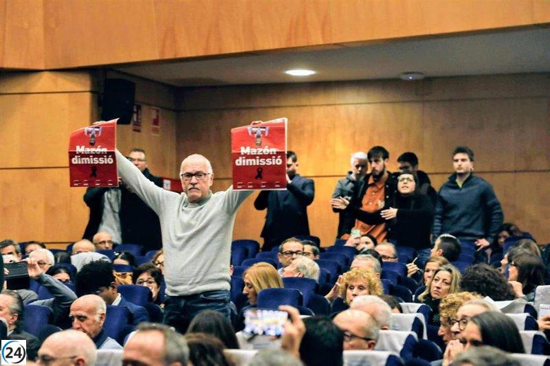 Protestas interrumpen la asunción de la nueva rectora de la UA contra Mazón.