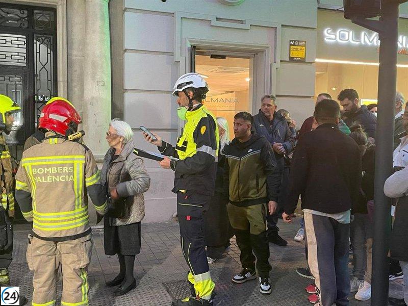 Los residentes de edificios evacuados tras incendio en bingo de València pueden regresar a sus casas.