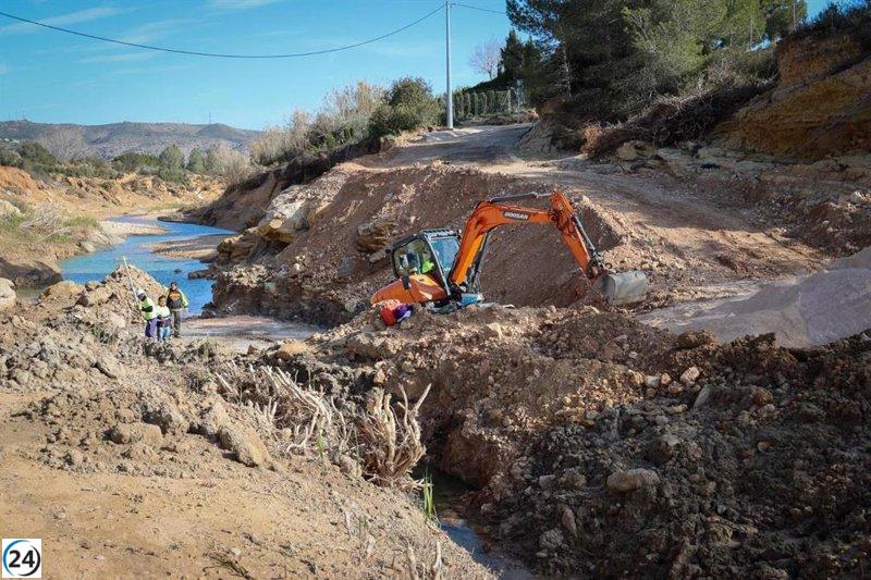 Progreso en la construcción del puente sobre el barranco de l'Horteta tras los daños ocasionados por la dana en la Font de la Teula.