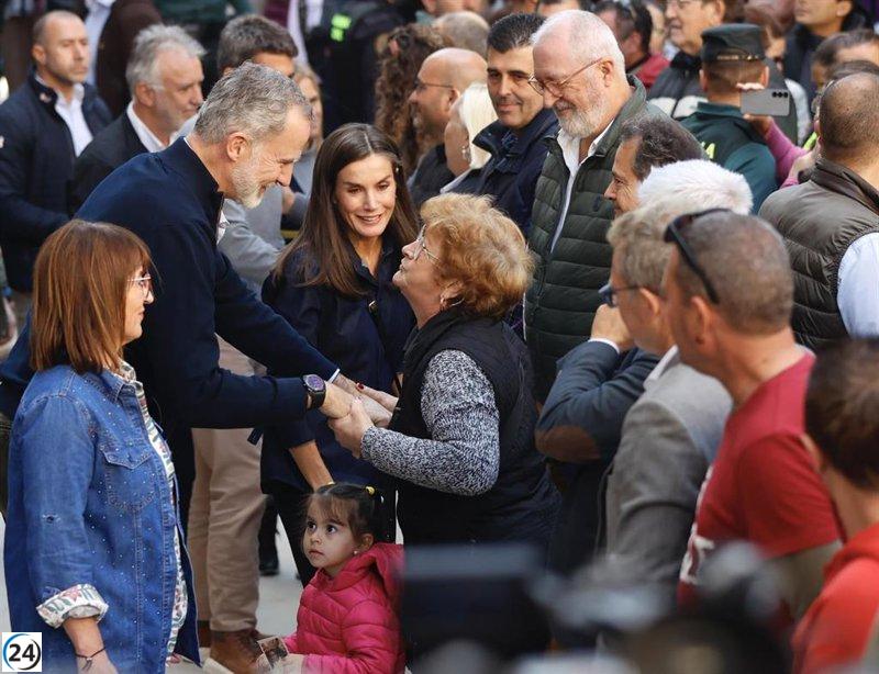 Los Reyes se encuentran con empresarios y líderes sociales en València para abordar la recuperación de la dana.