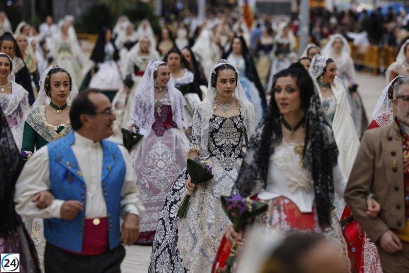 La Ofrenda y la Nit del Foc resisten a la lluvia.