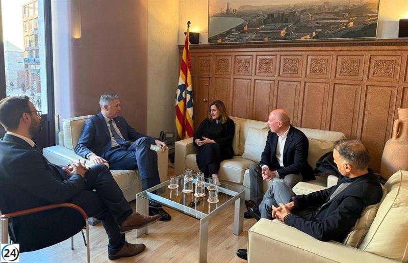 Catalá y García Albiol discuten medidas de la Oficina Antiocupación de València en Badalona.