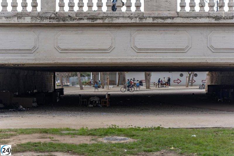 Denuncian la amenaza al derecho a la salud de indigentes en el lecho del Turia.