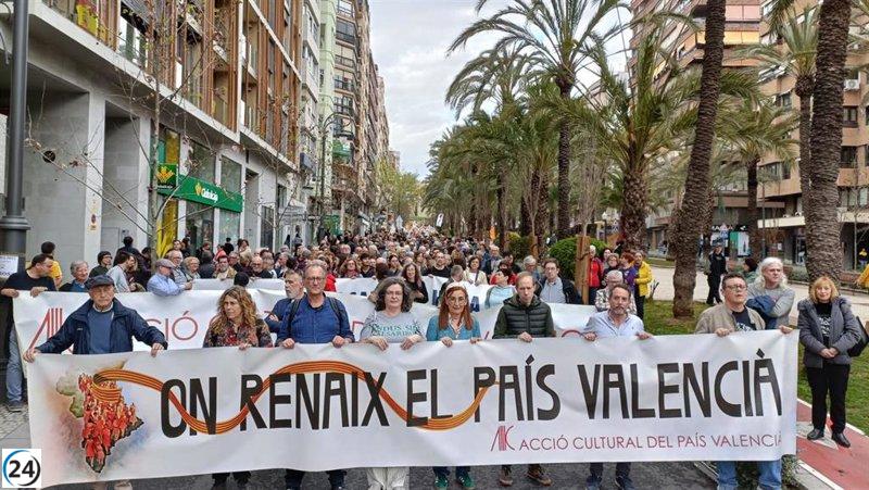 Alicante acoge nuevamente la marcha del 25 de abril para reivindicar la identidad valenciana del sur.