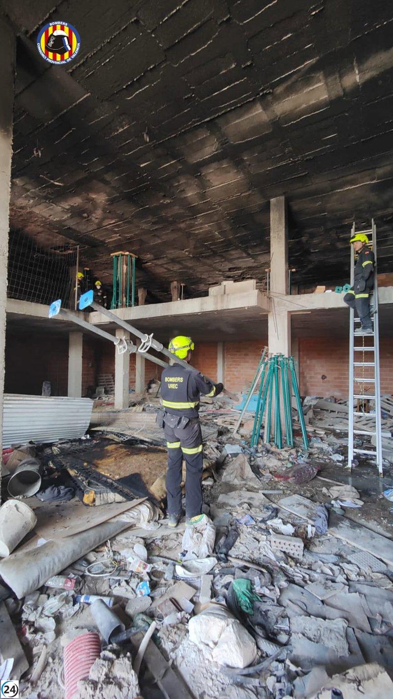 Incendio provoca evacuación de un edificio de cuatro pisos en Gandia.