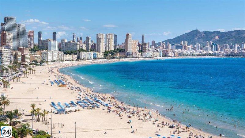 Ocupación hotelera en la Comunitat alcanza casi el 85% en Semana Santa, destacando Benidorm y Gandia.