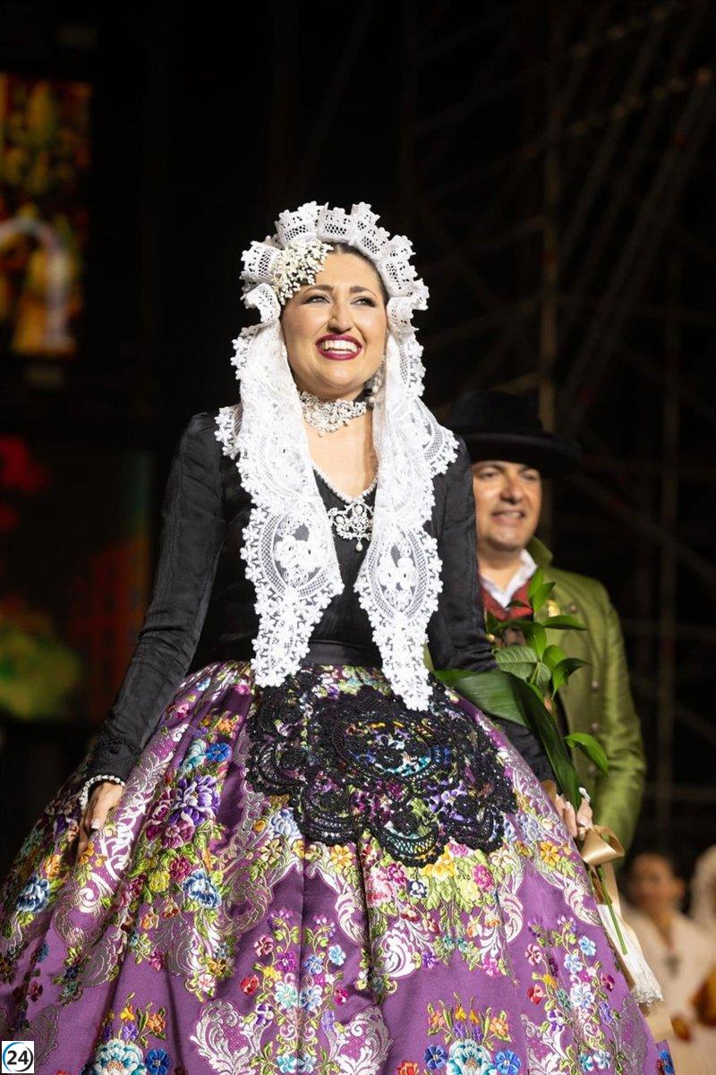 Adriana Vico Melgar, representante de Diputació-Renfe, coronada Bellea del Foc 2025.