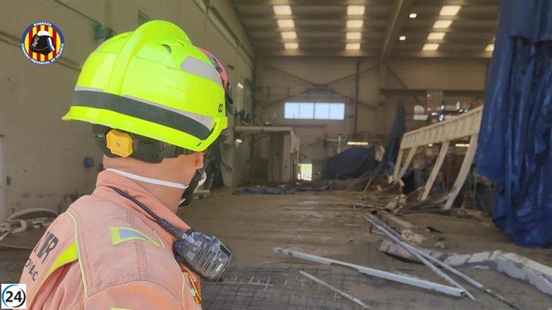 Colapso en nave de Torrent deja a tres empleados heridos.