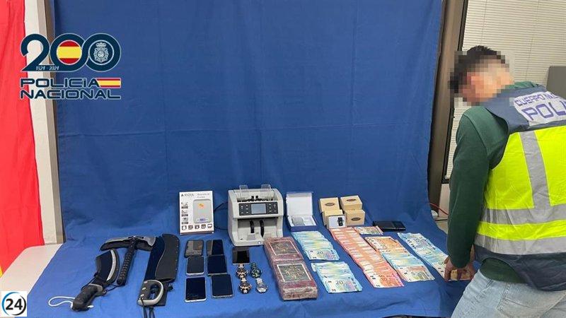 Desmantelan red de narcotráfico en Valencia y Madrid: 40 arrestos y 57 gallos de pelea recuperados.