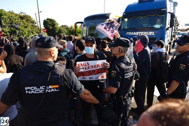 Comienza la huelga en Valencia con un bloqueo en Mercavalència que paraliza el acceso a camiones.