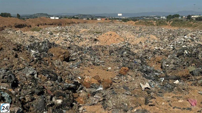 El Consell presenta denuncia ante la Fiscalía contra CHJ por vertidos de desechos en el barranco de Poyo.