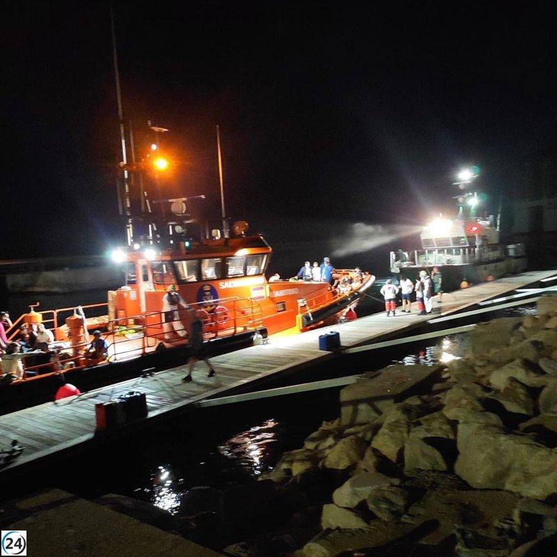 Treinta y dos migrantes, incluidos nueve niños, salvados en dos embarcaciones en Alicante.