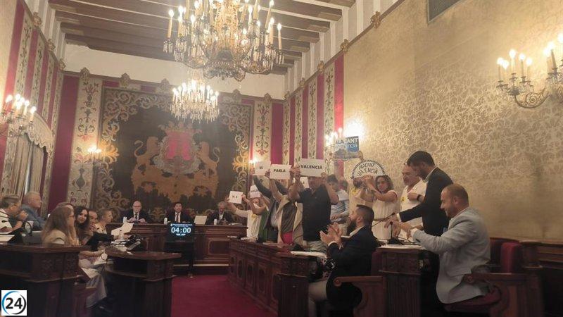 PP y Vox impulsan en el Pleno la eliminación de Alicante como área de dominio del valenciano.