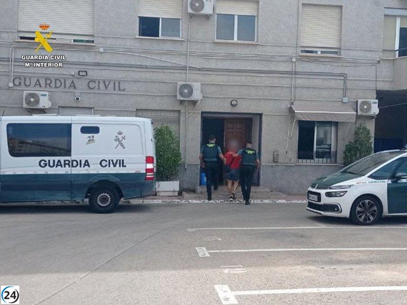 Arrestan a un hombre por grabar a mujeres en la ducha de un gimnasio en Torrevieja.