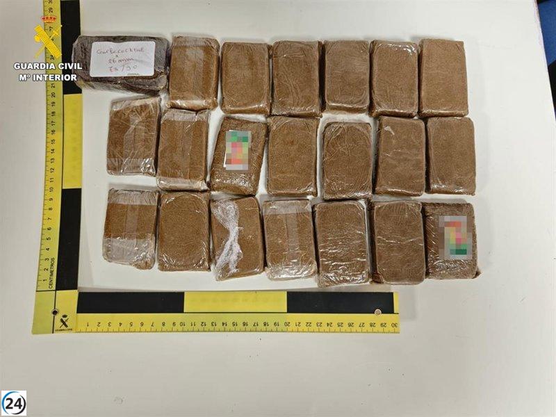 Arrestan a un hombre por llevar un kilo de hachís en su maletero en la CV-370.