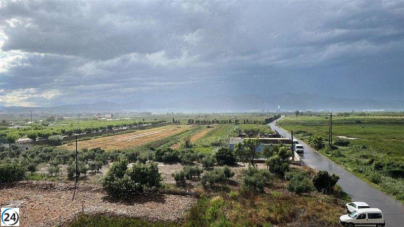 Tormenta severa con riesgo extremo se desploma sobre el Palància en Castellón, provocando granizo de gran tamaño.