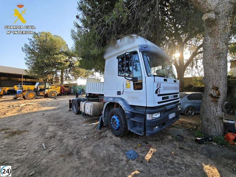 Desarticulan red delictiva dedicada al robo de autos para exportación.
