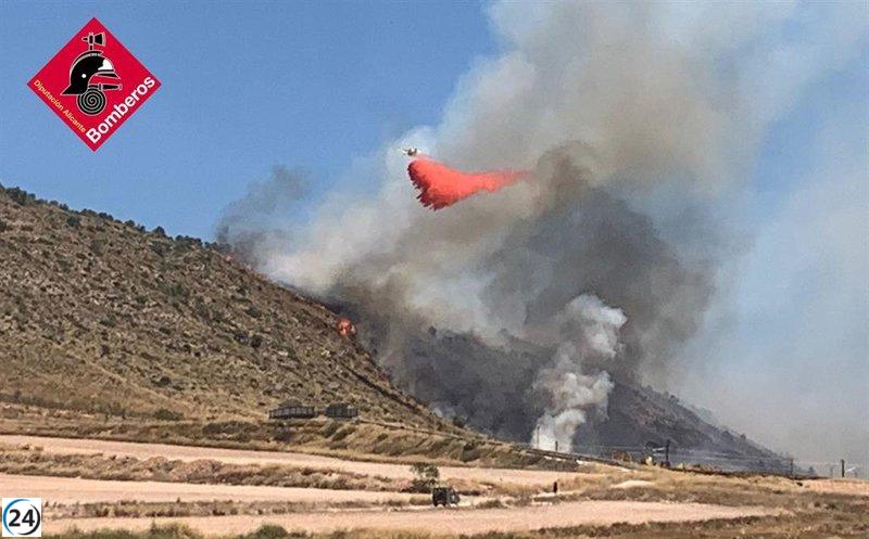 Incendios forestales en Ibi y Villena: situación estabilizada y en mejoría.