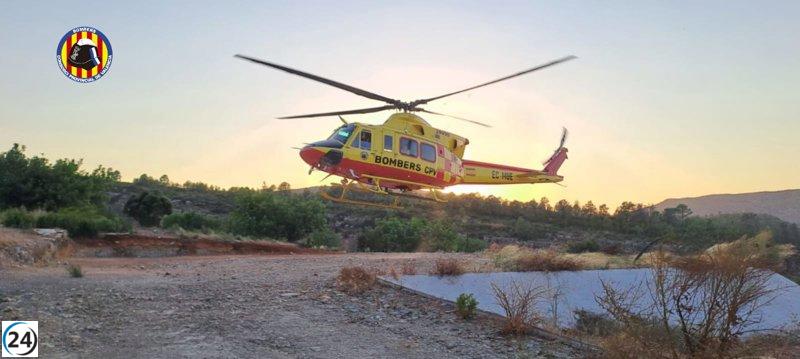 Rescate aéreo en Valencia: bomberos salvan a tres personas en montañas.