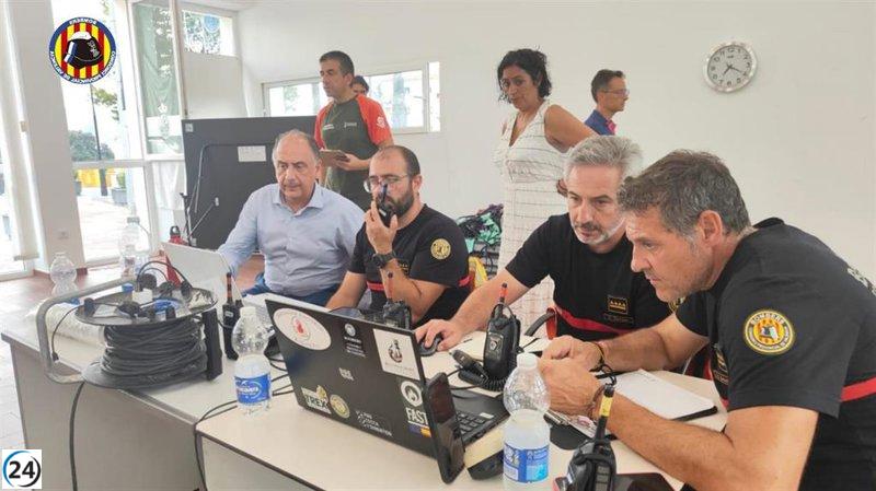 Bomberos luchan contra un incendio descontrolado en Teresa de Cofrentes.