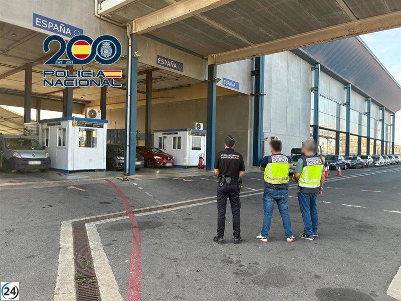 Capturan a tres individuos por robar 2.550 euros a un hombre en Alicante mediante la fuerza.