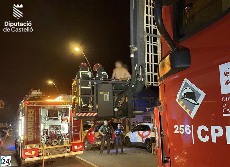 Incendio en Almassora: Rescatan a dos personas atrapadas en un edificio.