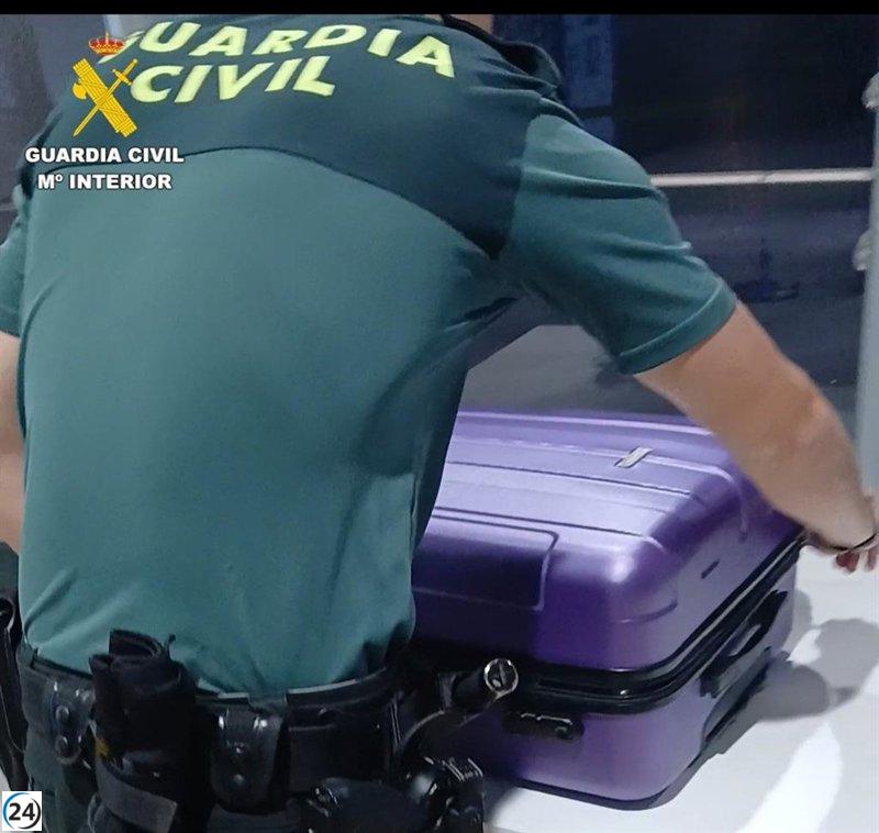 Arrestan a dos individuos en el aeropuerto de Valencia con 20 kilos de marihuana rumbo a Frankfurt.