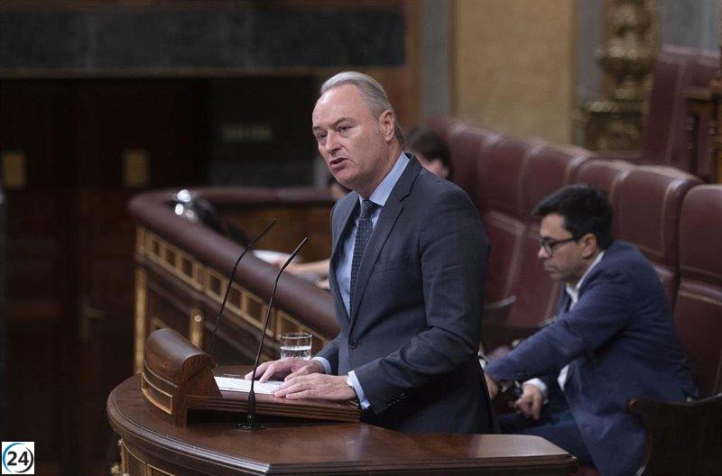 Alberto Fabra (PP) renuncia a su puesto en la Comisión de Defensa por la relación de su hijo con una empresa del sector.