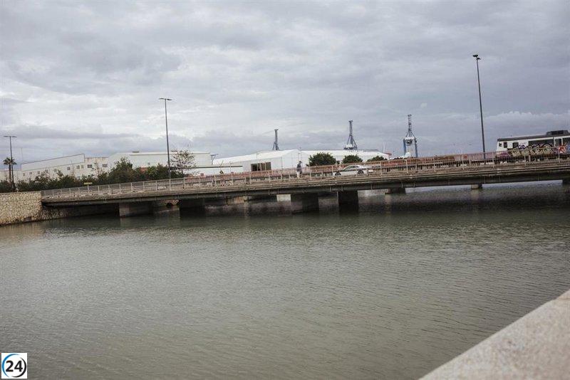 Emergencias advierte sobre lluvias fuertes que limitan la evacuación de aguas.