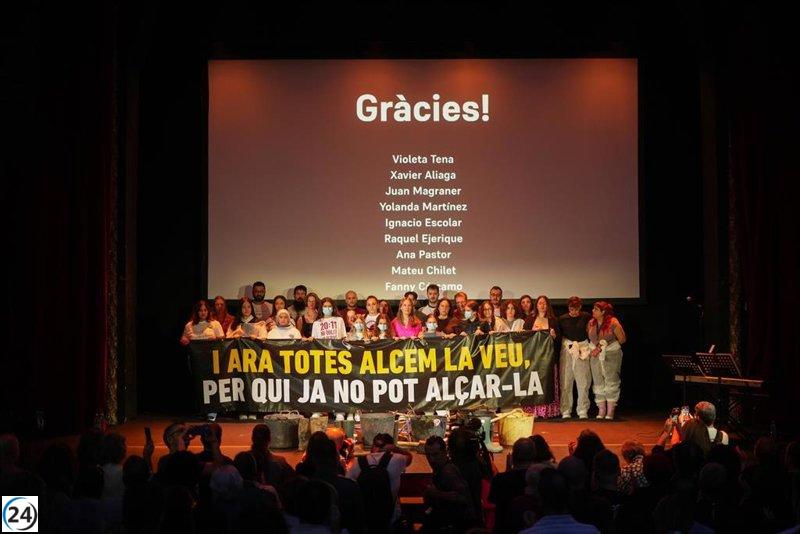 Víctimas rinden tributo a sus seres queridos un año después de la dana a través de canciones y escritos emotivos.