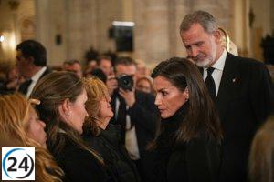 Reyes y Sánchez se reúnen con familiares de víctimas de la dana antes del funeral de Estado.