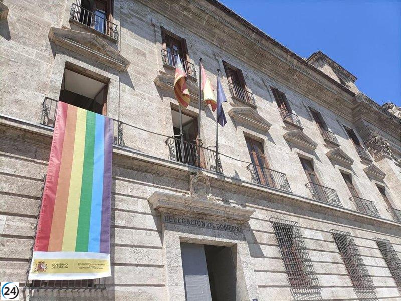El Tribunal Supremo aprueba izar la bandera LGTBI en Delegación del Gobierno durante el Día del Orgullo 2023.