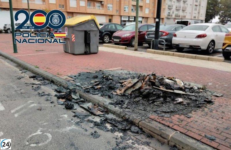 Arrestan a mujer por incendiar contenedores y a hombre por inducirla a cambio de drogas en Gandia.