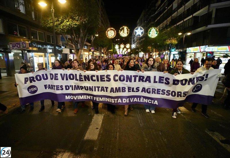 Masiva manifestación en València exige erradicar la violencia de género.